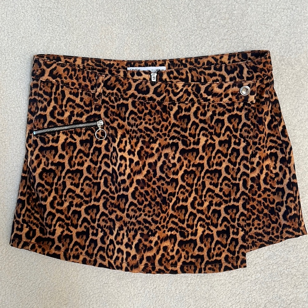 Zara leopard faux skirt shorts